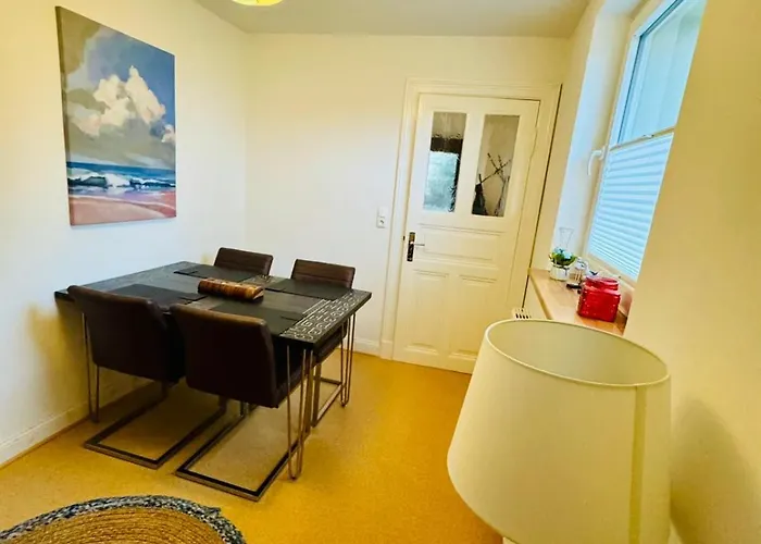 Apartment Moderne In Kiel-holtenau, Strandnaehe, 2 Zimmer, Voll Ausgestattet, Gute Anbindung